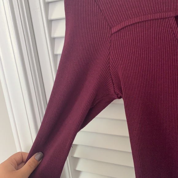 Express One Eleven Top With Cutout - Picture 4 of 5